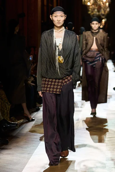 Look 14